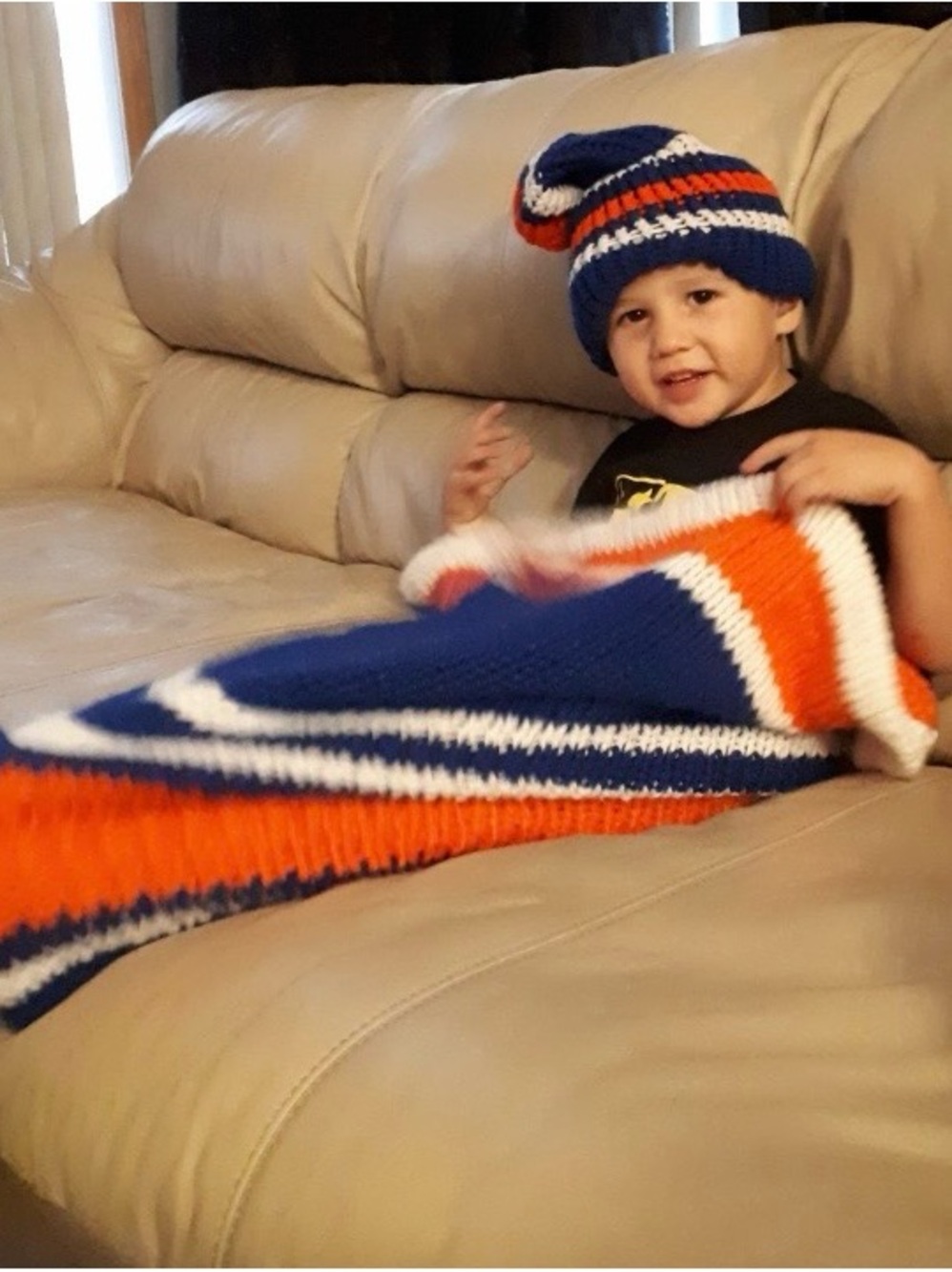 “Calgary Flames” NWOT Coloured Footed Childs Blanket HandCrafted With Hat